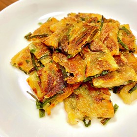 卵不使用☆カリサクもっちりニラチヂミ