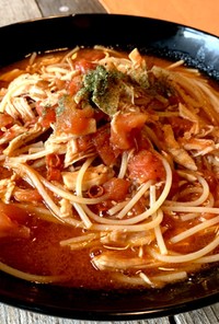 ロティサリーチキンとトマトのスープパスタ