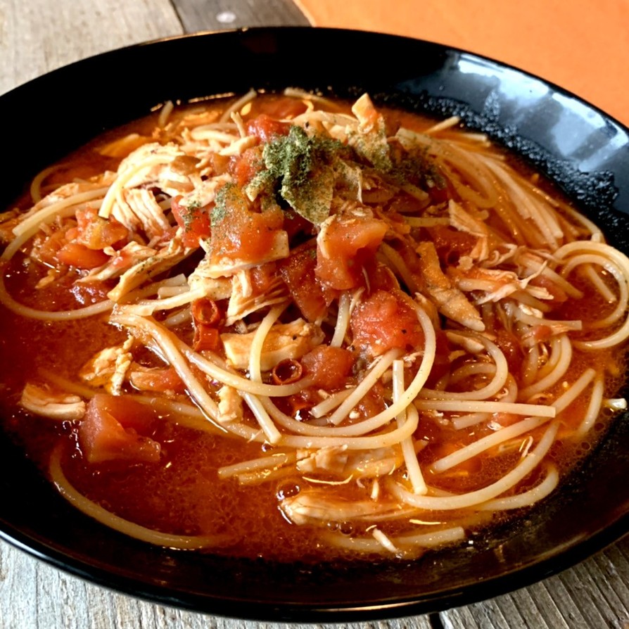 ロティサリーチキンとトマトのスープパスタの画像