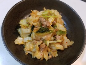 キャベツとひき肉のキムチ炒め
