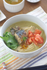 サバ缶でココナッツカレーにゅうめん