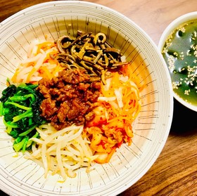 4種のナムルで彩り鮮やか☆甘辛ビビンバ