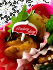 お弁当の隙間にホタテバターの写真