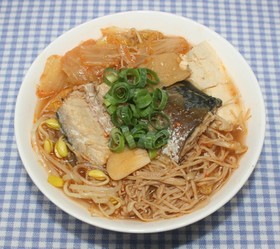 梅ズバ☆簡単☆干しえのきでサバ缶チゲ豆腐