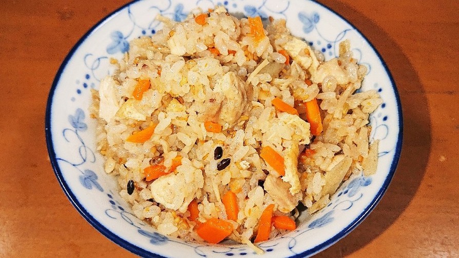 雑穀米のかやくご飯(炊き込みご飯)の画像