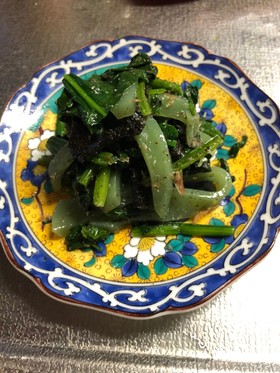 お刺身こんにゃくとほうれん草のエゴマ和え