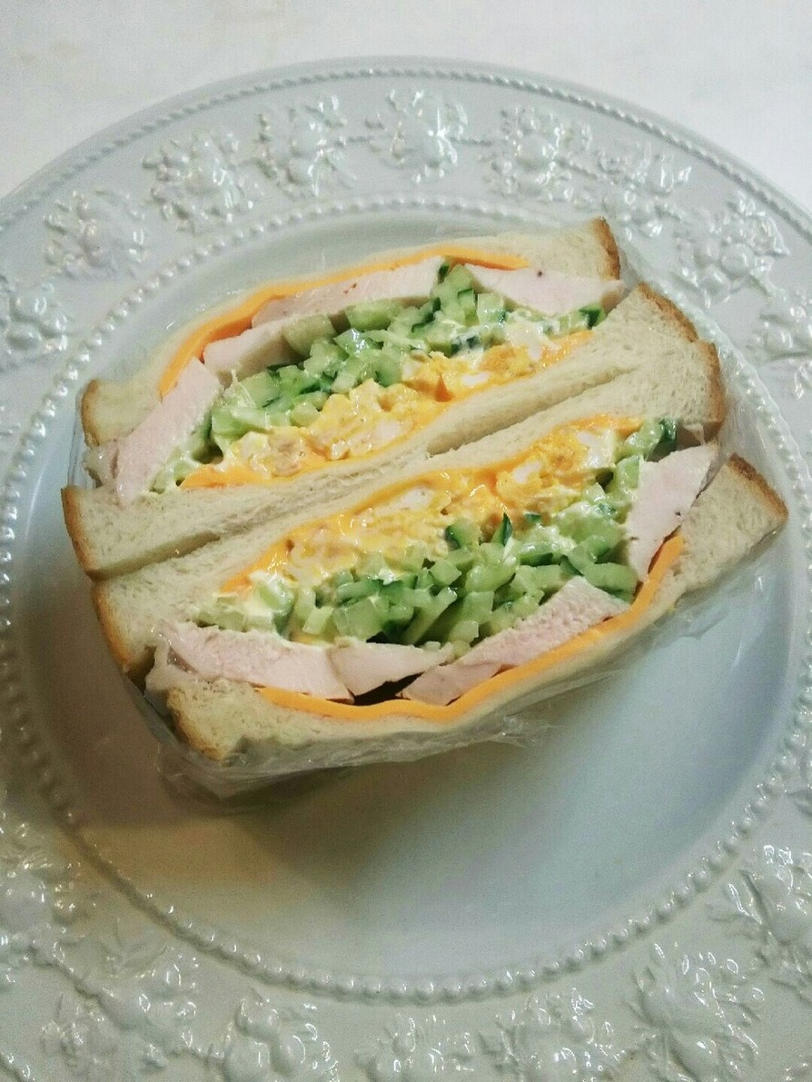 サラダチキン 玉子 胡瓜 サンドイッチの画像