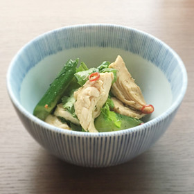 鶏ササミとキュウリのヒリヒリ和え