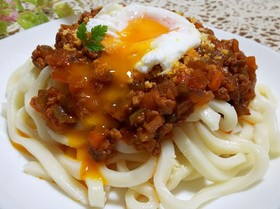 トマト缶なし簡単ミートソースうどんon卵