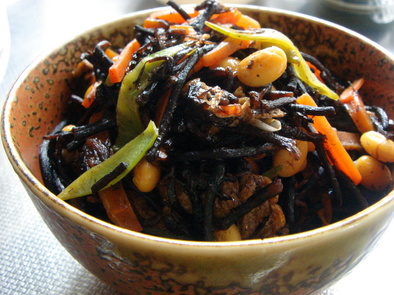 カリカリ大豆のひじきの煮物の写真