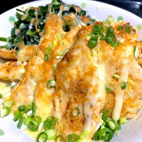 笹身のピカタと蓬蓮草のマヨチーズ焼き