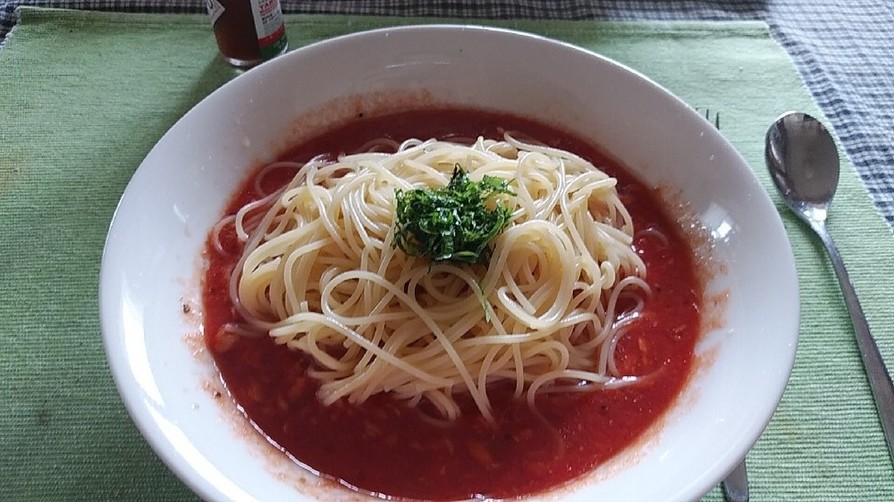 トマトジュースで冷たいスープパスタの画像