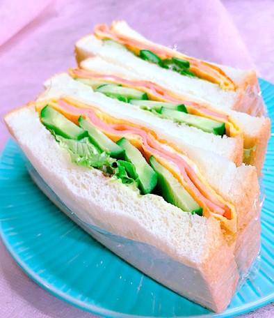 朝食に！ベーコン玉子のサンドイッチの写真