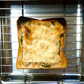明日葉ツナマヨチーズトースト