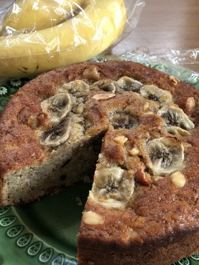 計量カップとスプーンで、簡単バナナケーキ