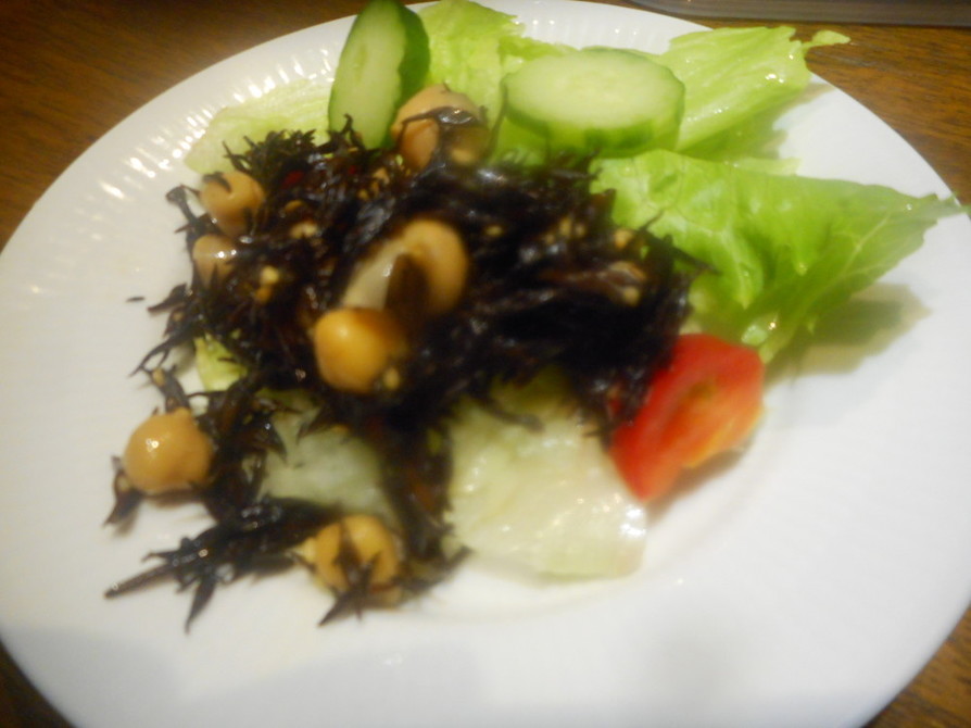 栄養満点ひよこ豆とひじきのサラダの画像