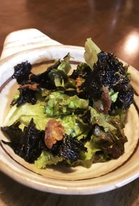 レタスとカリカリ豚バラの韓国海苔サラダ