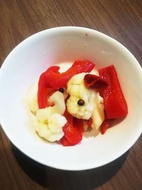 カリフラワーとパプリカのピクルス