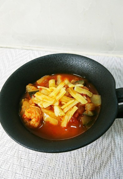 ズッキーニとエビの簡単トマトスープの写真