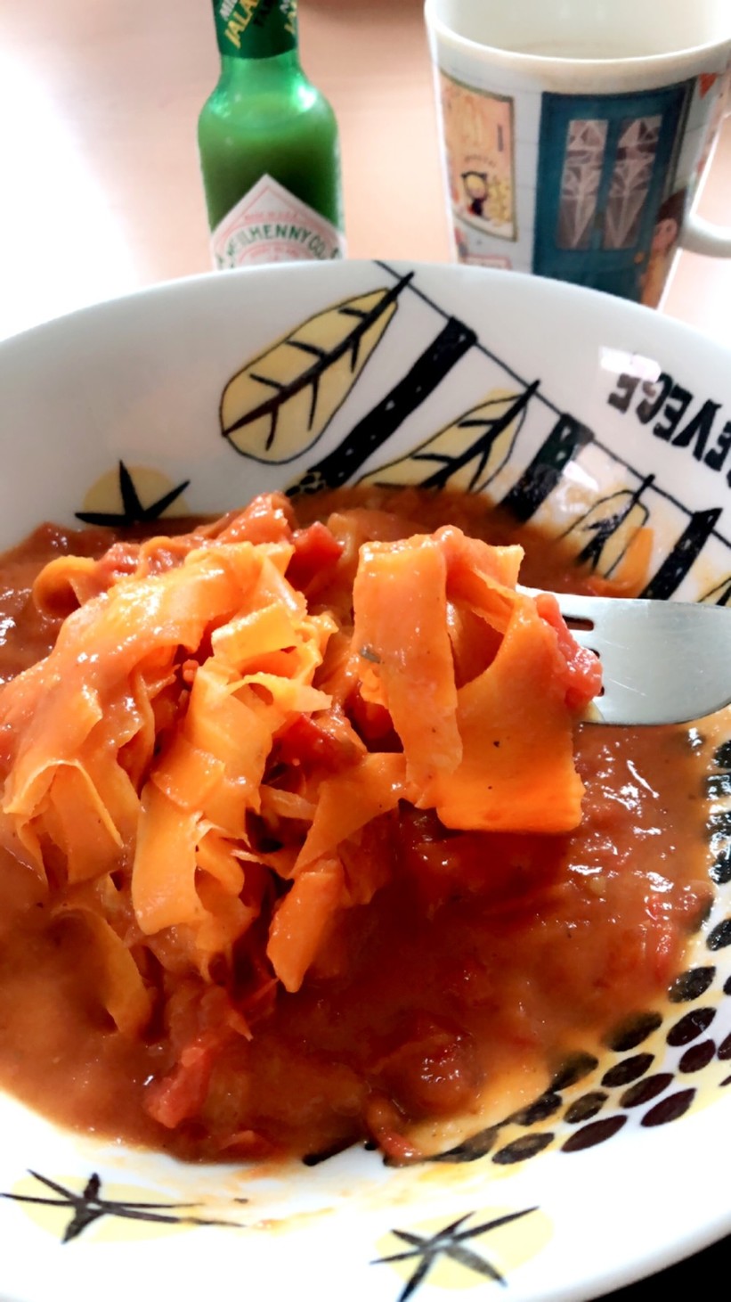 にんじん麺とトマトのパスタの画像