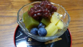抹茶かんてんとキーウイのあんみつ