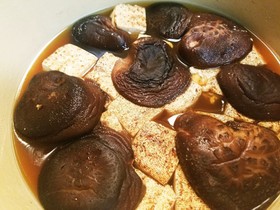 焼き豆腐と干し椎茸の煮物