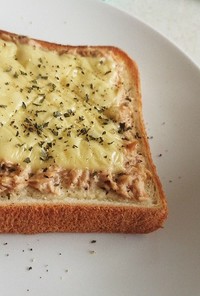 冷凍食パンのツナマヨチーズオープンサンド
