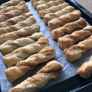 くるみとアーモンドのスティックパイの写真