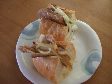 簡単！フランスパンで豚肉ボリュームサンドの写真