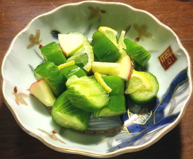 塩とレモンだけのきゅうり(蛇腹切り)
