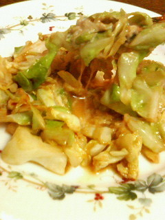 お弁当簡単♡キャベツのとろ~りチーズ炒め