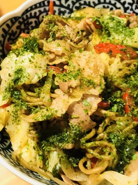 野菜盛り盛り●豚薄切り肉の蒸し焼きそば