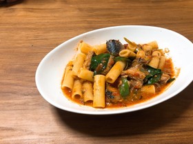 鯖缶と九条ネギのトマトソース!