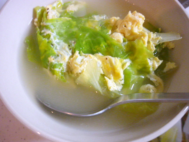 レタスと卵のスープ煮の画像