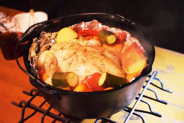 夏キャンプ 丸鶏と旬野菜のダッチオーブン レシピ 作り方 By キャップのキッチン クックパッド