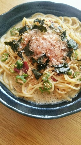 すき焼きのたれで♪オクラと梅肉のパスタ