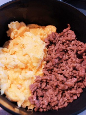 超簡単!!卵と挽肉の簡単そぼろ丼