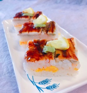 焼き穴子の押し寿司 タレとわさびで