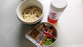 サラダうどん弁当