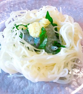 生しらすの素麺包み