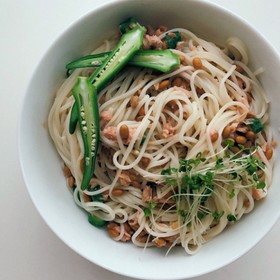 納豆オクラのねばねばうどんwithツナ缶