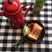 【キャンプ朝食】スキレットでホットサンドの写真