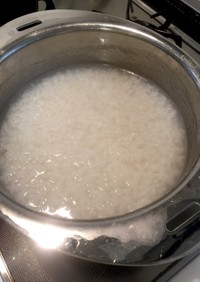 米から鍋炊きのお粥