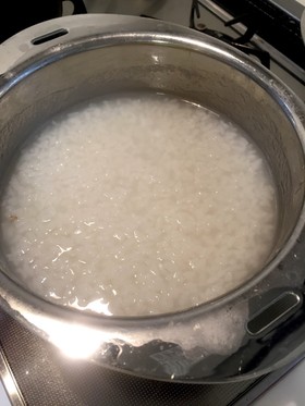 米から鍋炊きのお粥