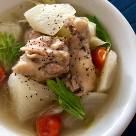 鶏手羽元と大根のスープ煮込み