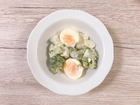 卵とブロッコリーのゴロゴロサラダ