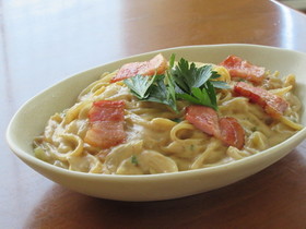 ベーコンのクリームパスタ