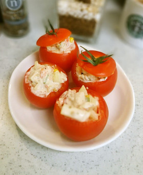 器も美味しい♪トマトのファルシー風サラダ