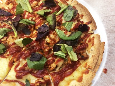 簡単ピザ ひき肉とマヨネーズ&ケチャップの写真