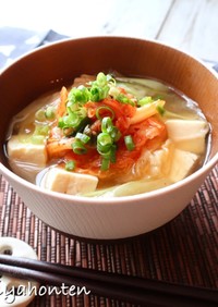キムチと豆腐の味噌汁